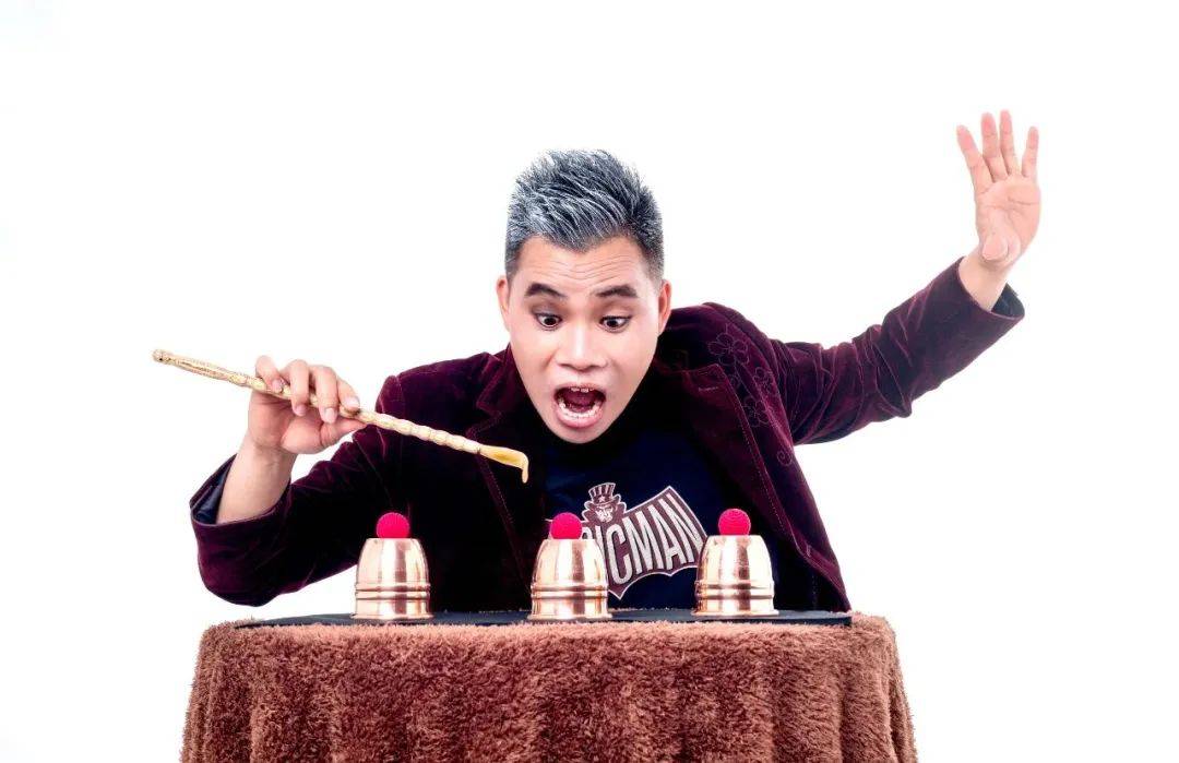 实验影剧院·国庆三天连演 | 人体拼图、火箭穿人……这里有超多让人惊叹的魔术!-在实验中学取景的电影