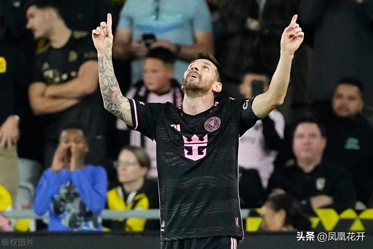 5分钟2球,加冕46冠!梅西炸裂表演:1V2奔袭,20米世界波-梅西绝技视频