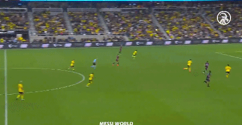 5分钟2球,加冕46冠!梅西炸裂表演:1V2奔袭,20米世界波-梅西绝技视频