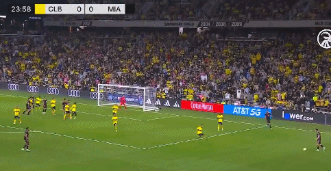 5分钟2球,加冕46冠!梅西炸裂表演:1V2奔袭,20米世界波-梅西绝技视频