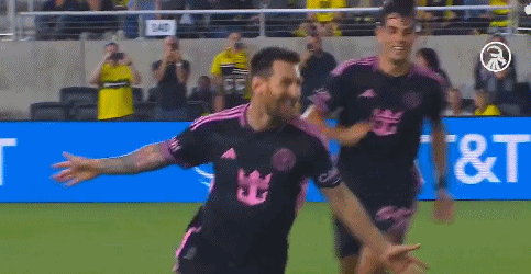 5分钟2球,加冕46冠!梅西炸裂表演:1V2奔袭,20米世界波-梅西绝技视频