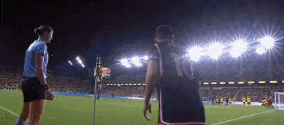 5分钟2球,加冕46冠!梅西炸裂表演:1V2奔袭,20米世界波-梅西绝技视频