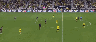 5分钟2球,加冕46冠!梅西炸裂表演:1V2奔袭,20米世界波-梅西绝技视频