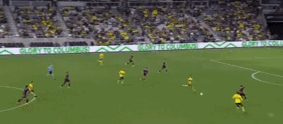 5分钟2球,加冕46冠!梅西炸裂表演:1V2奔袭,20米世界波-梅西绝技视频