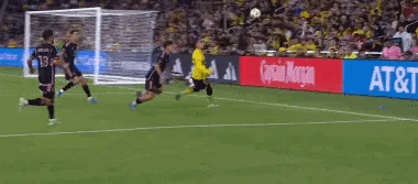 5分钟2球,加冕46冠!梅西炸裂表演:1V2奔袭,20米世界波-梅西绝技视频