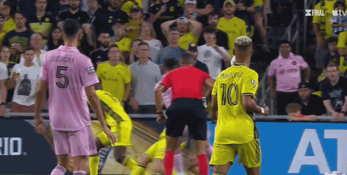 22米世界波!梅西平地起惊雷,狂奔挥拳怒吼,7场10球狂飙-梅西20+20