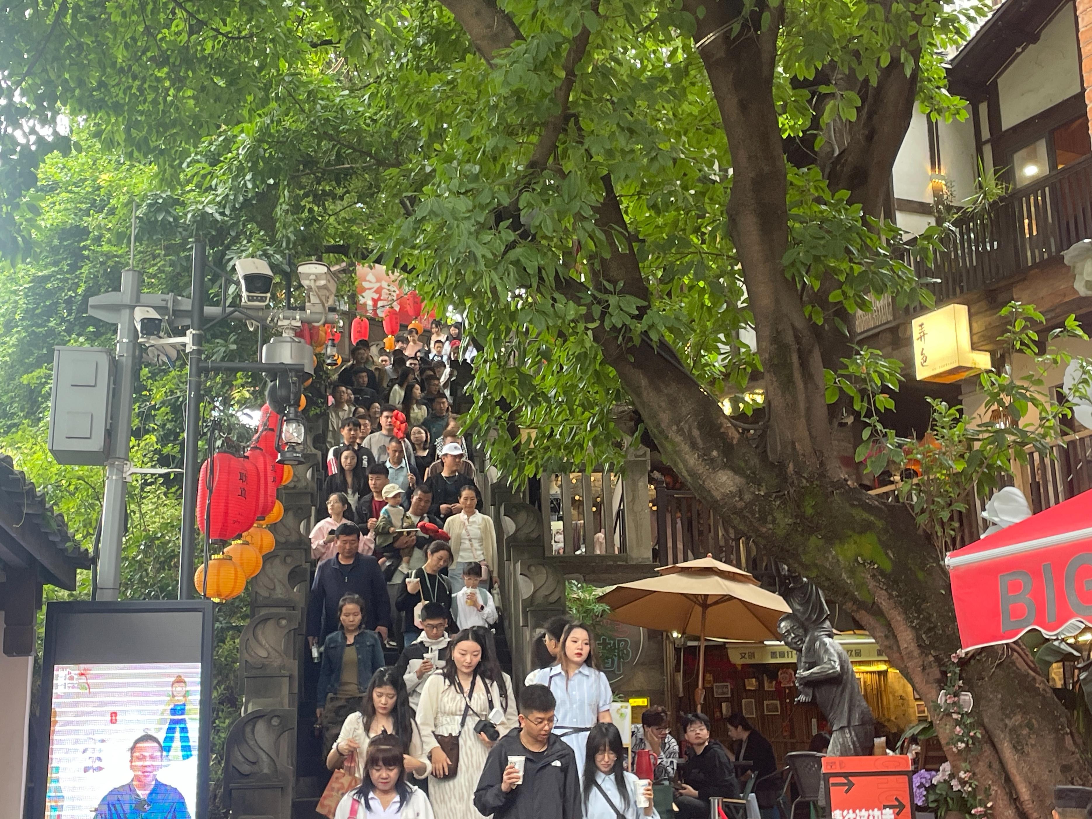 国庆重庆文旅再创佳绩 山城巷宠粉引全网热议-重庆国庆景区