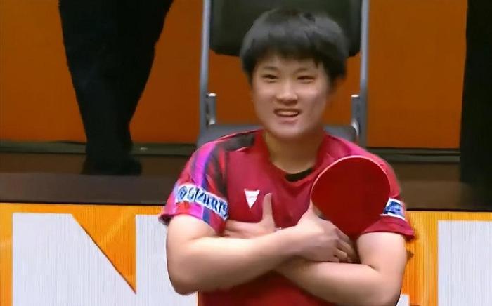 男单颁奖礼:张本智和开心,林诗栋心有不甘,少1人领奖引来猜测-2024张本智和单打