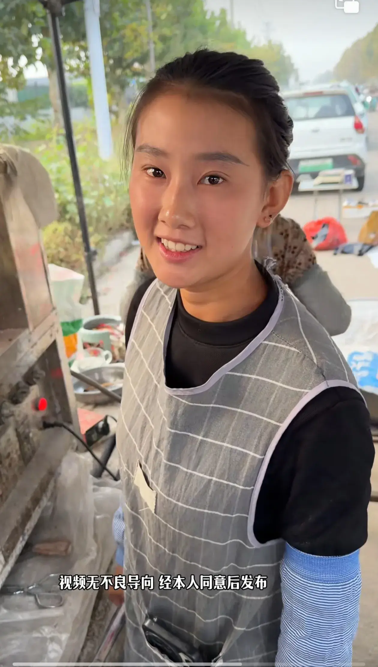 19岁女孩凌晨3点起床卖烤牌,孝心之举成网红,坚守本心拒直播-20岁女生半夜三点老醒