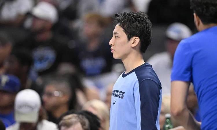 河村勇辉10分7助周志豪23分9板8人得分上双步行者116比120灰熊-河村是什么电视剧人物