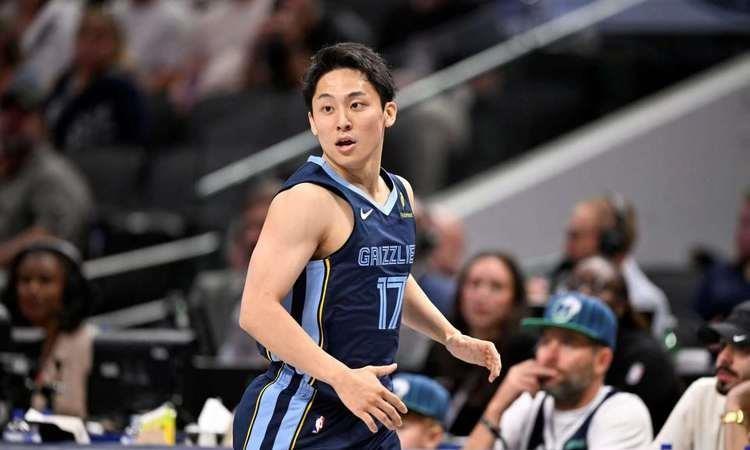 河村勇辉10分7助周志豪23分9板8人得分上双步行者116比120灰熊-河村是什么电视剧人物