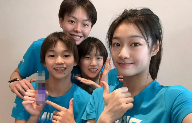 全红婵陈艺文穿同款游长隆,两人互动亲密像母子,清场免费玩个够-全红婵夺冠后陈芋汐反应