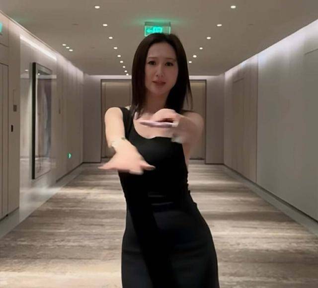 TVB知名女星真空上阵险走光,人气高涨通告不断,上位成公司一姐-TVB知名女星曝怀孕