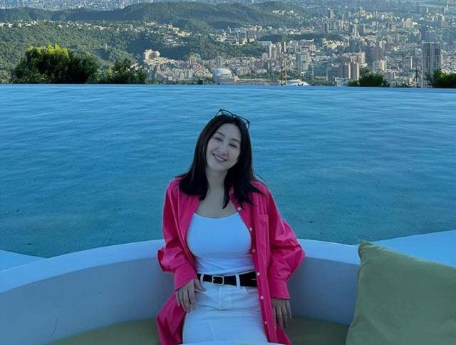 TVB知名女星真空上阵险走光,人气高涨通告不断,上位成公司一姐-TVB知名女星曝怀孕