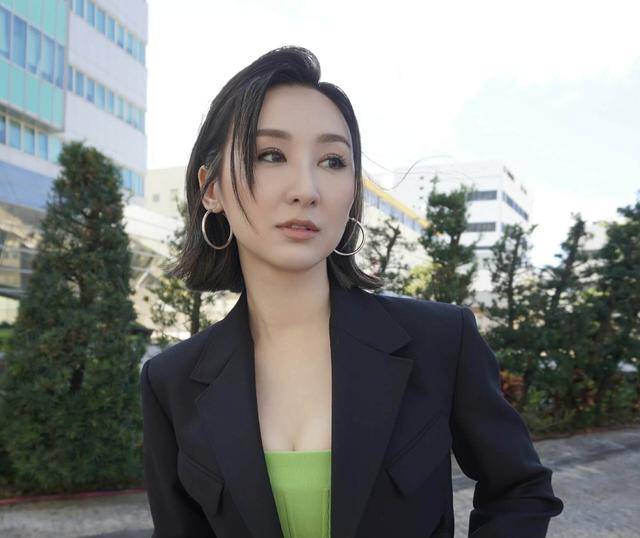 TVB知名女星真空上阵险走光,人气高涨通告不断,上位成公司一姐-TVB知名女星曝怀孕