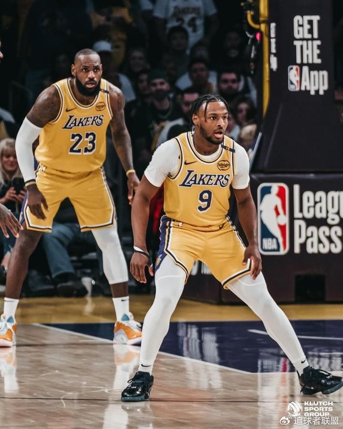 詹皇连续晒照庆祝父子同台:曝光更多幕后合影 库里塔图姆点赞祝贺-詹是什么拼音