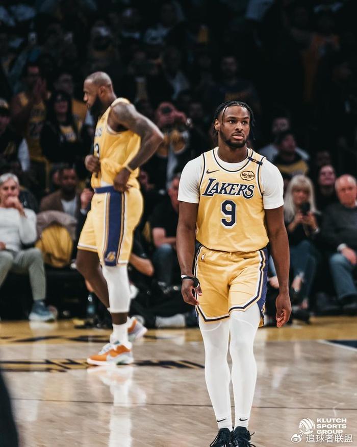 詹皇连续晒照庆祝父子同台:曝光更多幕后合影 库里塔图姆点赞祝贺-詹是什么拼音