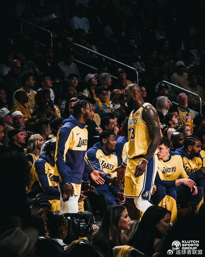 詹皇连续晒照庆祝父子同台:曝光更多幕后合影 库里塔图姆点赞祝贺-詹是什么拼音