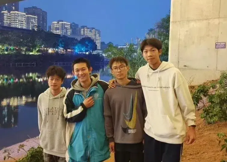 好样的!自贡四名高中生勇救落水老人,这才是最美中国少年-自贡溺水事件