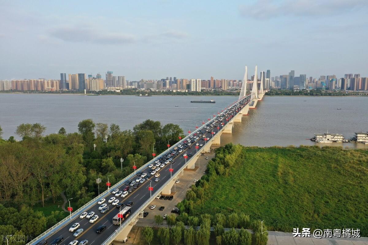 湖北拟在东南部新建跨长江通道南下江西,长9.8公里、双向六车道-湖北南北跨度多少公里