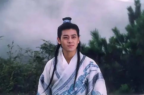 林志颖露面开车!瘦到脱相,笑容僵硬,车祸后遗症明显,网友心酸-林志颖开豪车参加舞会