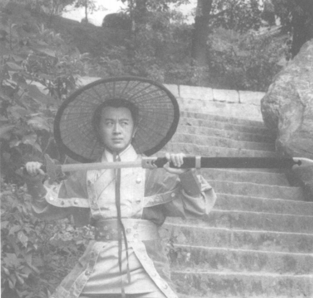 林志颖露面开车!瘦到脱相,笑容僵硬,车祸后遗症明显,网友心酸-林志颖开豪车参加舞会