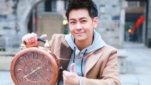 林志颖露面开车!瘦到脱相,笑容僵硬,车祸后遗症明显,网友心酸-林志颖开豪车参加舞会