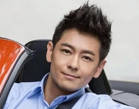 林志颖露面开车,瘦脱相笑容僵,车祸后遗症让网友心酸-林志颖的豪车多少钱