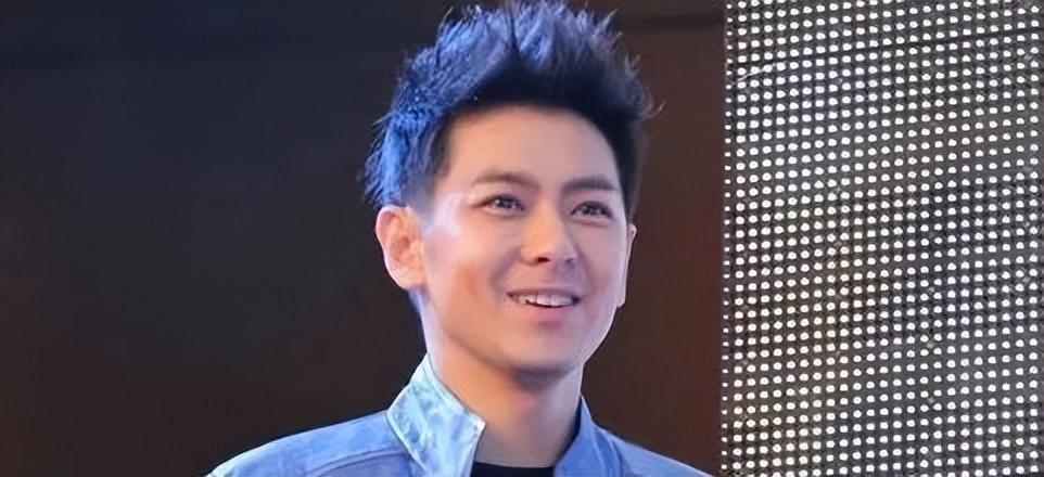 林志颖露面开车,瘦脱相笑容僵,车祸后遗症让网友心酸-林志颖的豪车多少钱