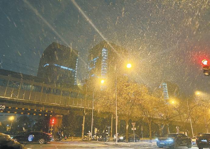 北京下雪了!飘雪昨夜为何忽至? 气象部门回应-网传北京下雪