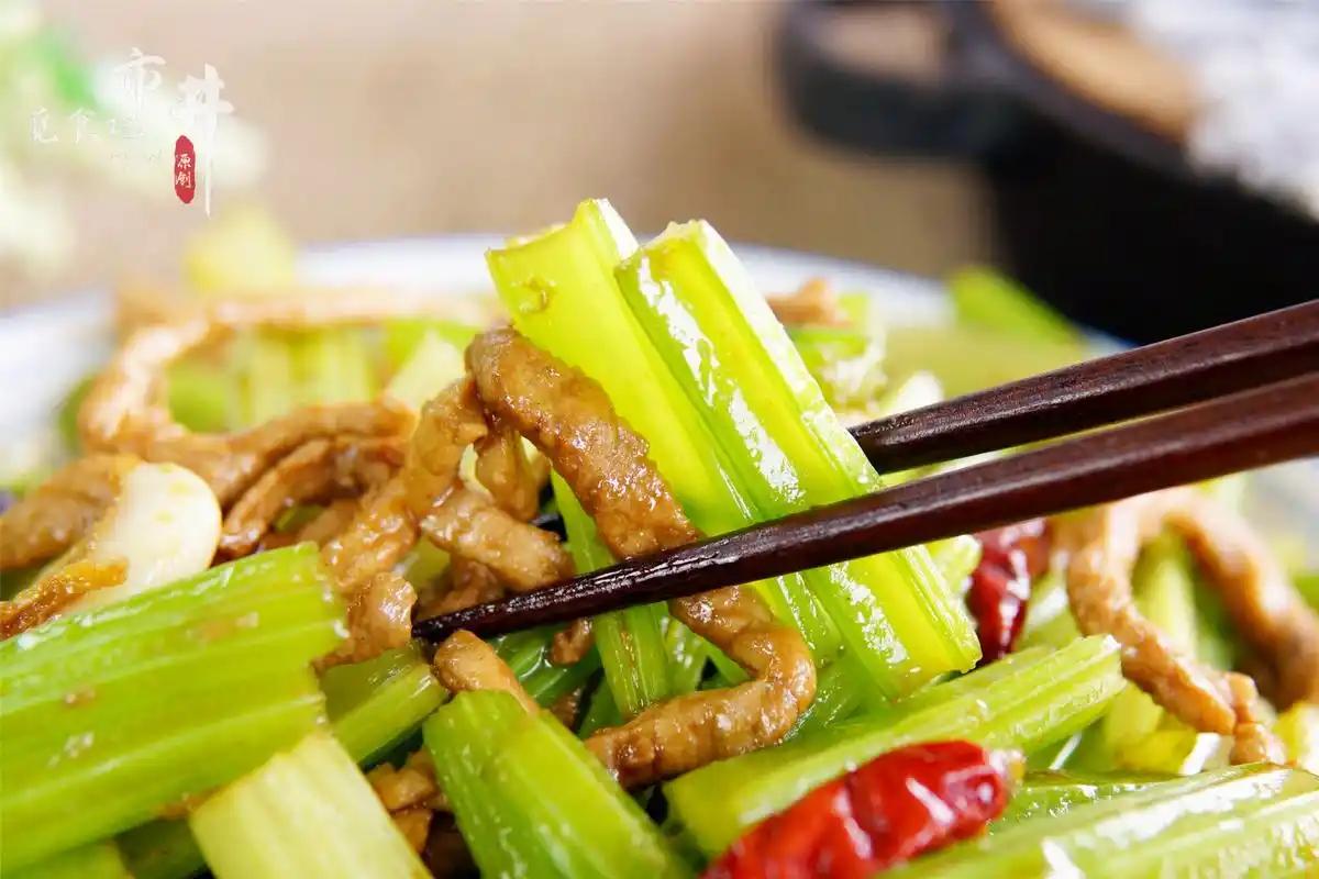 芹菜是肝炎的“克星”?医生建议:肝炎患者多吃3物,肝会感激你-肝炎可以吃什么蔬菜