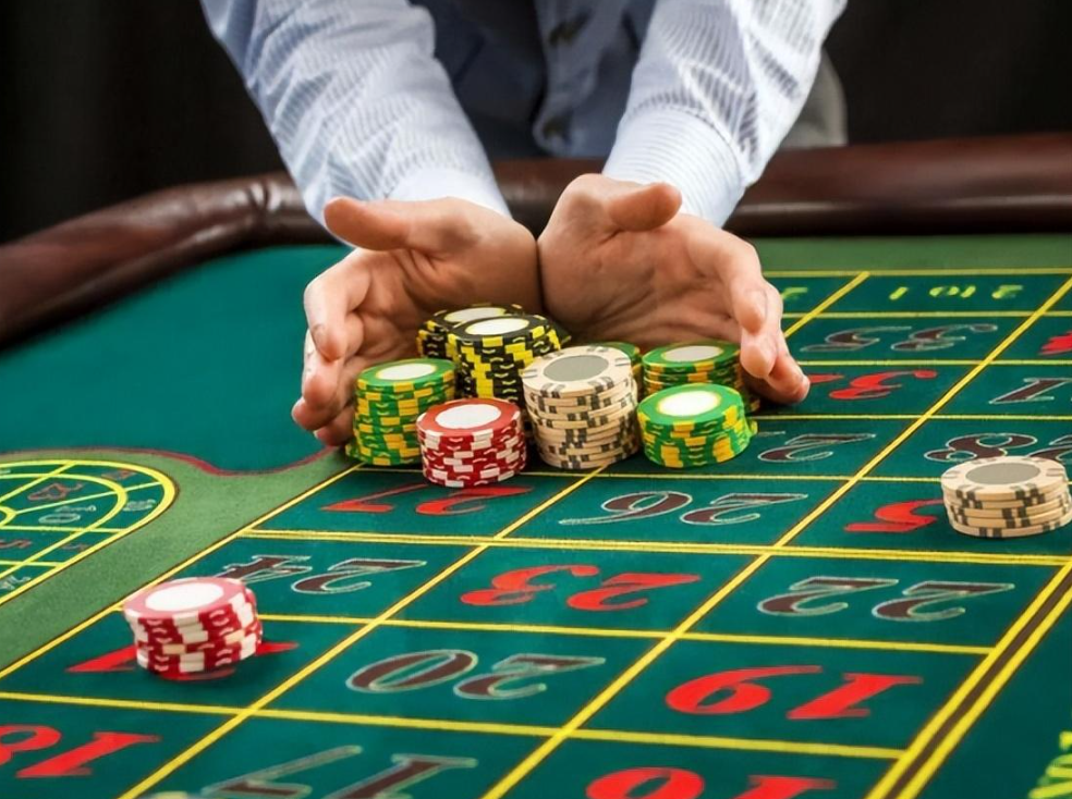 比王思聪还有钱的“沪上皇”秦奋，生活中是个怎样的人？(沪上皇秦奋几几年生)