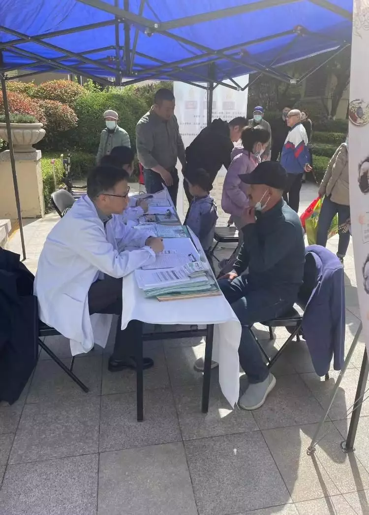 青岛市立医院泌尿男科联合青岛慈诚中医院、李沧浮山路社区在海尔鼎世华府举行“健康进社区”义诊科普活动以下犯上，接连离开，赵本山终于为他的“不可一世”付出了代价(青岛市立医院男科怎么样)