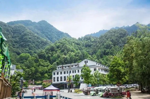 想去洛阳栾川老君山玩一玩，有没有攻略介绍一下，谢谢？(栾川老君山1日游最佳路线)