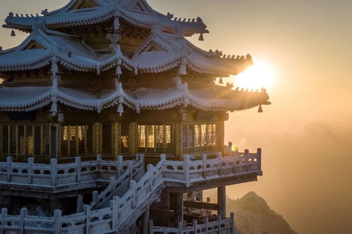 想去洛阳栾川老君山玩一玩，有没有攻略介绍一下，谢谢？(栾川老君山1日游最佳路线)