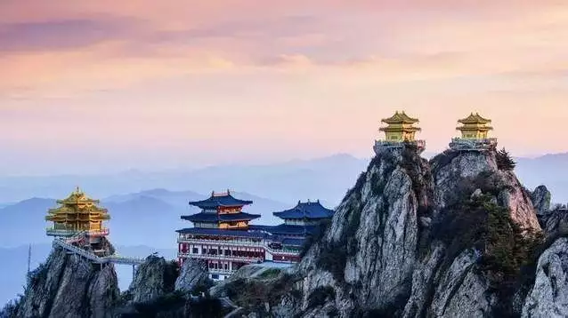 老君山景区给近千名游客打欠条，10年内免费入园1次(老君山景区给近千名游客打欠条是真的吗还是假的)