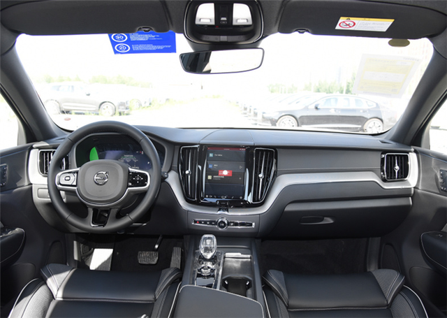 拿优惠换销量？沃尔沃XC60降价小10万，配2.0T+8AT性价比太高了（沃尔沃xc60价格优惠幅度）