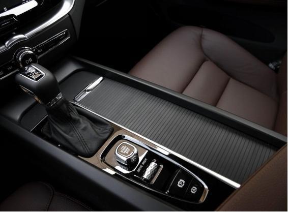 沃尔沃XC60迎来全系降价潮，入手时机已到？（沃尔沃xc60降价促销）