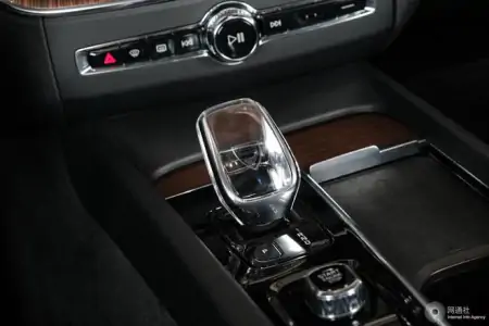 沃尔沃“降价杀”！2024款XC60大优惠，抢购热度不减（2021沃尔沃xc60降价）