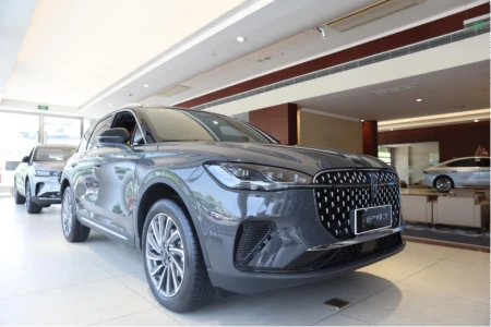 谁才是真美式豪华？全新冒险家对比凯迪拉克XT4告诉你答案！（冒险家实力）