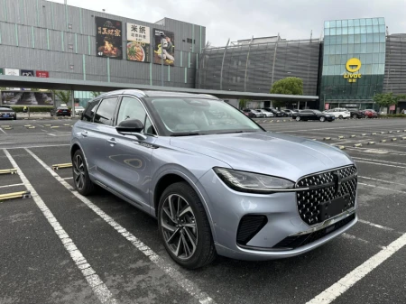 谁才是真美式豪华？全新冒险家对比凯迪拉克XT4告诉你答案！（冒险家实力）