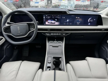 谁才是真美式豪华？全新冒险家对比凯迪拉克XT4告诉你答案！（冒险家实力）