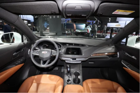 谁才是真美式豪华？全新冒险家对比凯迪拉克XT4告诉你答案！（冒险家实力）