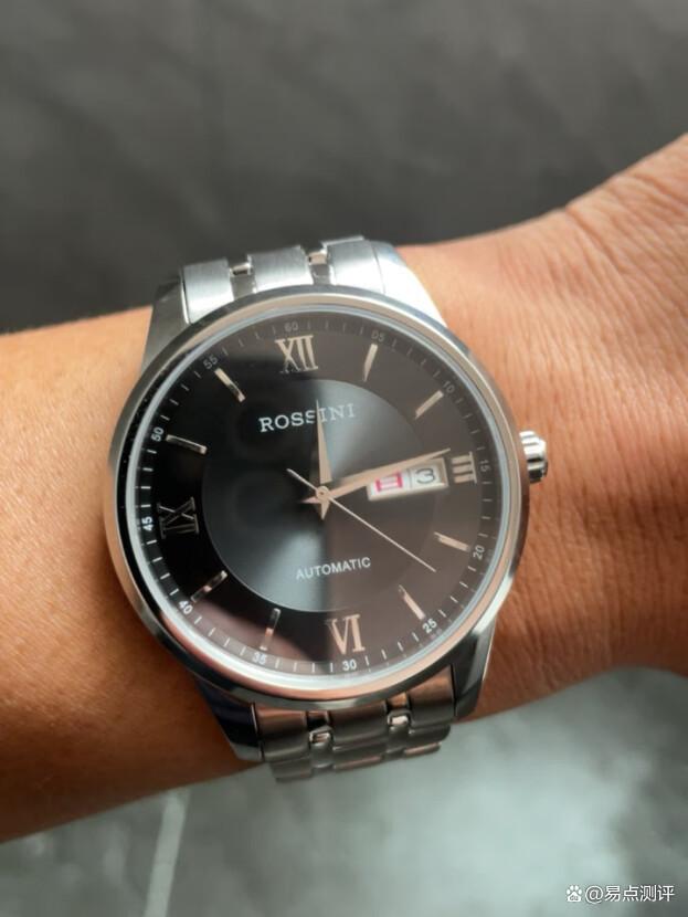 罗西尼手表怎么样档次？男款经典机械表、女款时尚百搭【京东自营】罗西尼手表 启迪系列经典百搭机械表手表男双日历防水黑盘钢带送男友515701W04E京东月销量500好评率97%无理由退换京东配送旗舰店【京东自营】罗西尼手表 启迪系列经典百搭机械表手表男双日历防水黑盘钢带送男友515701W04E¥890【京东自营】罗西尼手表 CHIC系列时尚百搭石英手表女防水粉盘玫瑰金编织带学生送女友619920G0京东月销量1000好评率98%无理由退换京东配送旗舰店【京东自营】罗西尼手表 CHIC系列时尚百搭石英手表女防水粉盘玫瑰金编织带学生送女友619920G0¥499