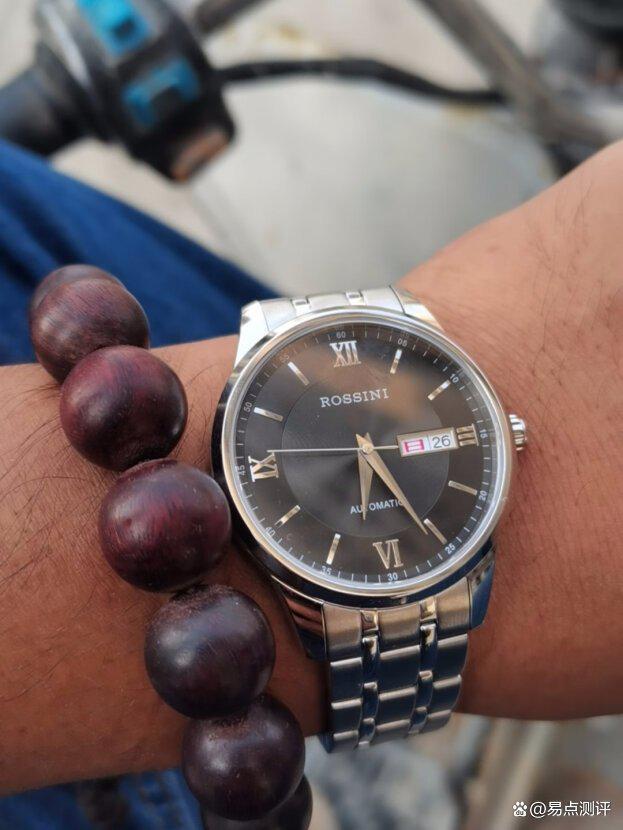 罗西尼手表怎么样档次？男款经典机械表、女款时尚百搭【京东自营】罗西尼手表 启迪系列经典百搭机械表手表男双日历防水黑盘钢带送男友515701W04E京东月销量500好评率97%无理由退换京东配送旗舰店【京东自营】罗西尼手表 启迪系列经典百搭机械表手表男双日历防水黑盘钢带送男友515701W04E¥890【京东自营】罗西尼手表 CHIC系列时尚百搭石英手表女防水粉盘玫瑰金编织带学生送女友619920G0京东月销量1000好评率98%无理由退换京东配送旗舰店【京东自营】罗西尼手表 CHIC系列时尚百搭石英手表女防水粉盘玫瑰金编织带学生送女友619920G0¥499