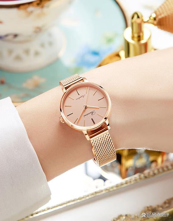 罗西尼手表怎么样档次？男款经典机械表、女款时尚百搭【京东自营】罗西尼手表 启迪系列经典百搭机械表手表男双日历防水黑盘钢带送男友515701W04E京东月销量500好评率97%无理由退换京东配送旗舰店【京东自营】罗西尼手表 启迪系列经典百搭机械表手表男双日历防水黑盘钢带送男友515701W04E¥890【京东自营】罗西尼手表 CHIC系列时尚百搭石英手表女防水粉盘玫瑰金编织带学生送女友619920G0京东月销量1000好评率98%无理由退换京东配送旗舰店【京东自营】罗西尼手表 CHIC系列时尚百搭石英手表女防水粉盘玫瑰金编织带学生送女友619920G0¥499