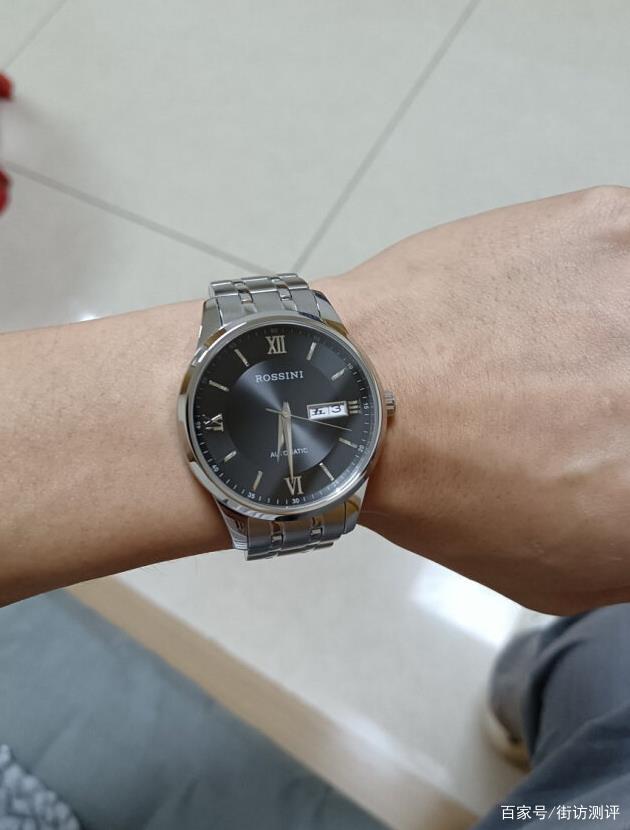 罗西尼手表属于什么档次？口碑怎么样？揭秘选购攻略【京东自营】罗西尼手表 CHIC系列时尚石英女士手表防水粉盘玫瑰金京东月销量1000好评率98%无理由退换京东配送旗舰店【京东自营】罗西尼手表 CHIC系列时尚石英女士手表防水粉盘玫瑰金¥499【京东自营】罗西尼手表 启迪系列经典百搭自动机械男手表双日历防水黑盘京东月销量500好评率97%无理由退换京东配送旗舰店【京东自营】罗西尼手表 启迪系列经典百搭自动机械男手表双日历防水黑盘¥890（罗西尼手表牌子好不好）