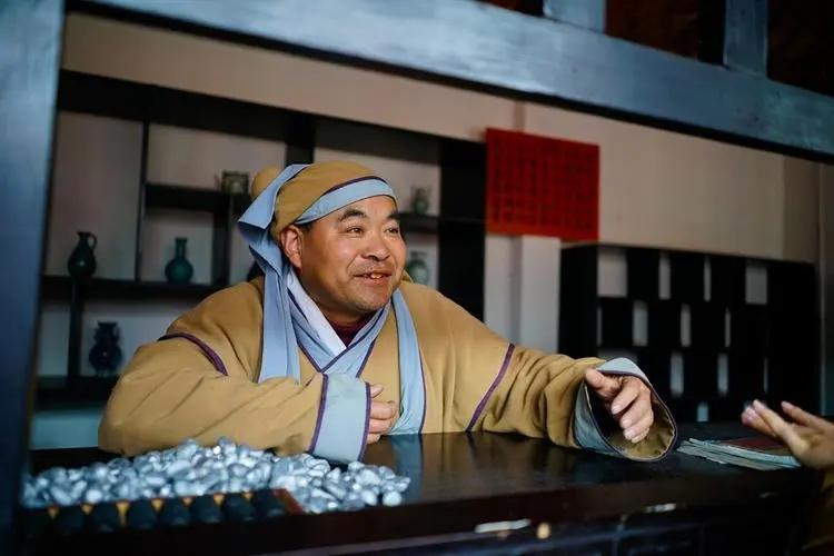 古代的当铺，到底是如何赚钱的？其实比你想象的还要黑（古代当铺的规矩）