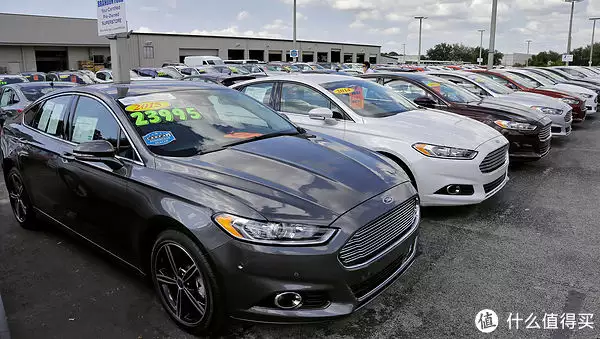 纳尼？奢侈品包包背旧了还能换钱，那二手车呢？（奢侈品包包坏了怎么办）