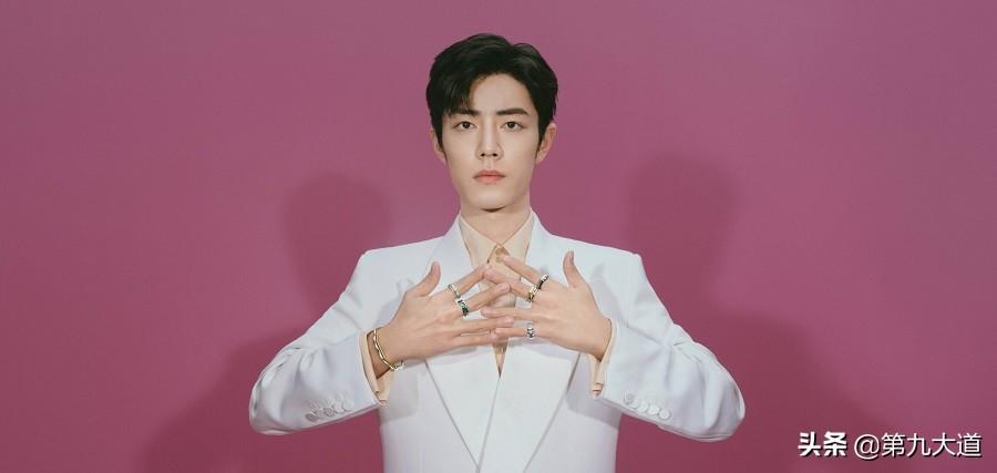 三大高奢之后，肖战又拿下一个“红血”奢牌？商务价值持续出圈(肖战三大高奢代言)